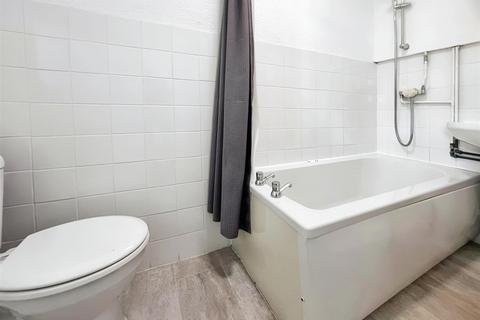 4 Claremont Drive, Basildon, SS16 4TS