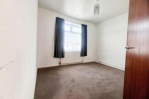 4 Claremont Drive, Basildon, SS16 4TS