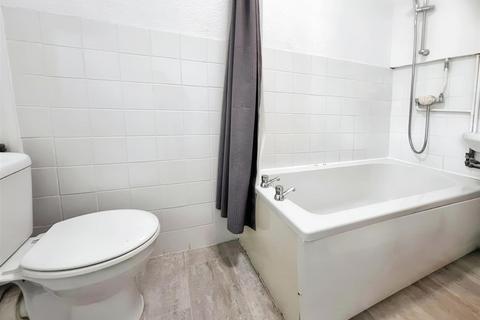 4 Claremont Drive, Basildon, SS16 4TS