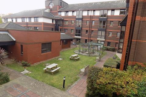 2 bedroom retirement property for sale, Sunningdale Court, Gordon Place, Southend-On-Sea