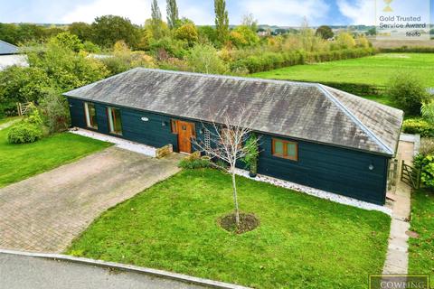 2 bedroom detached bungalow for sale, Ramsden Park Road, Ramsden Bellhouse, Billericay