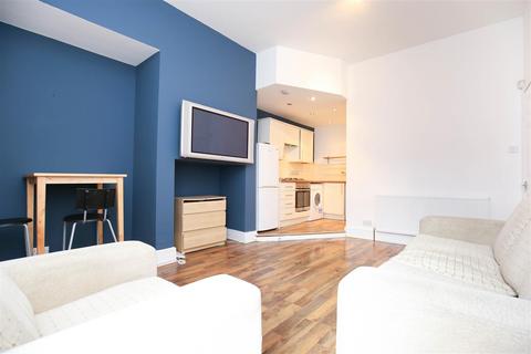 3 bedroom flat for sale, Kelvin Grove, Newcastle Upon Tyne NE2