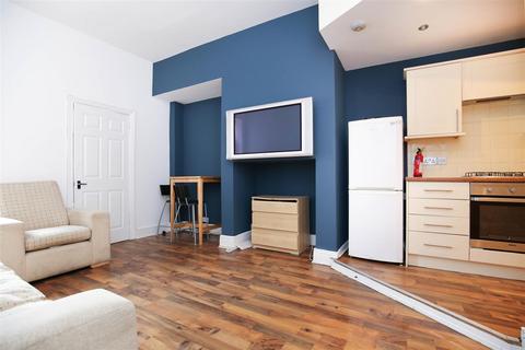 3 bedroom flat for sale, Kelvin Grove, Newcastle Upon Tyne NE2
