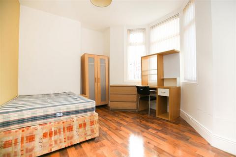 3 bedroom flat for sale, Kelvin Grove, Newcastle Upon Tyne NE2