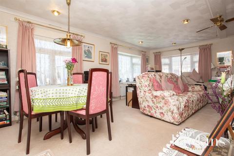 2 bedroom park home for sale, Lillybrook Estate, Lyneham SN15 4