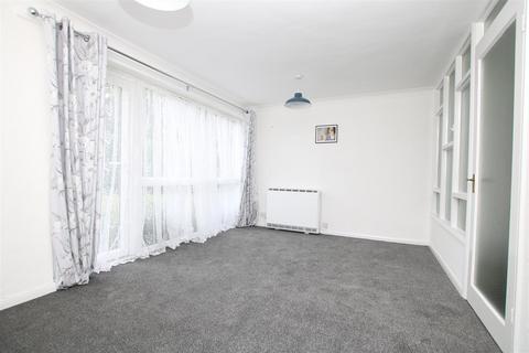 2 bedroom maisonette to rent, Chestnut Gardens, Horsham