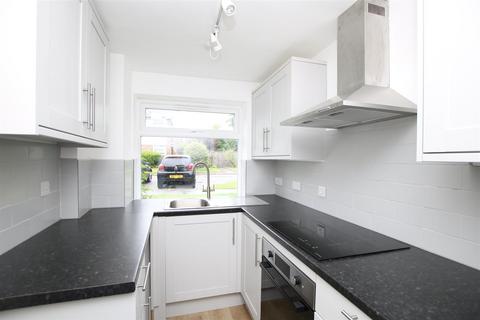 2 bedroom maisonette to rent, Chestnut Gardens, Horsham