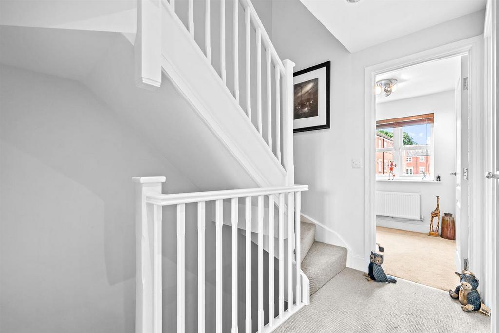 11-web-or-mls-9 CHEAL CLOSE FINISHED EDITS-17.JPG