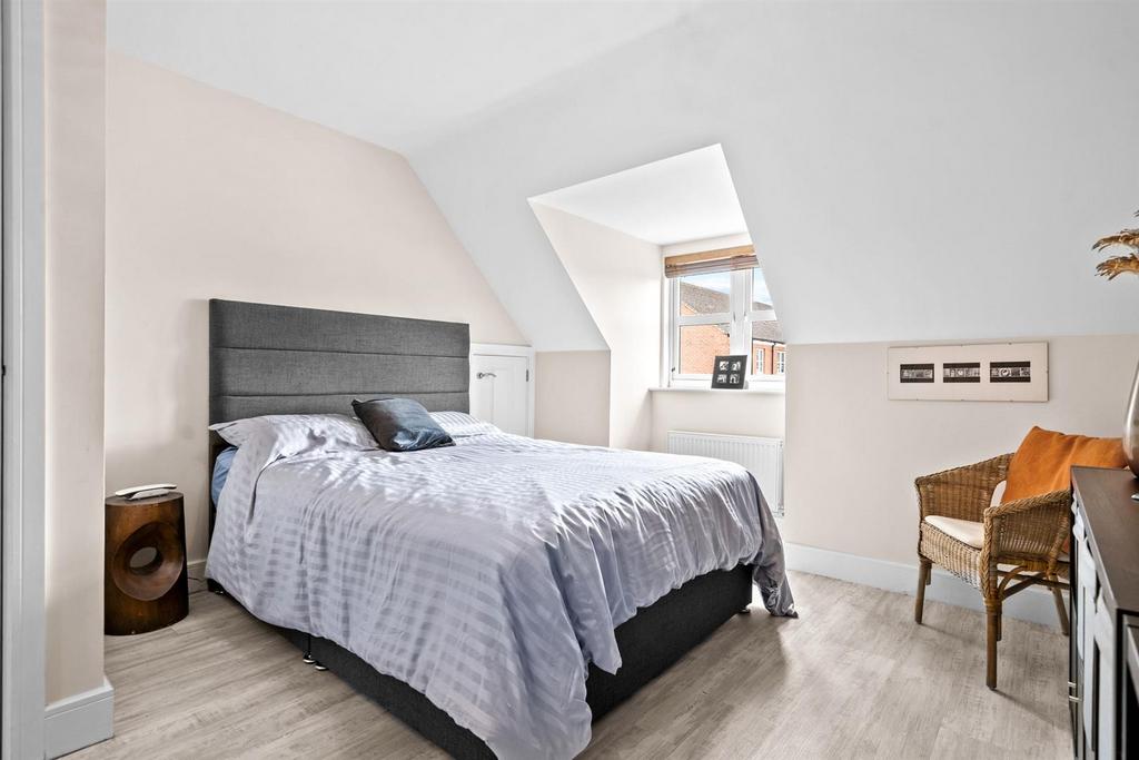 22-web-or-mls-9 CHEAL CLOSE FINISHED EDITS-21.JPG