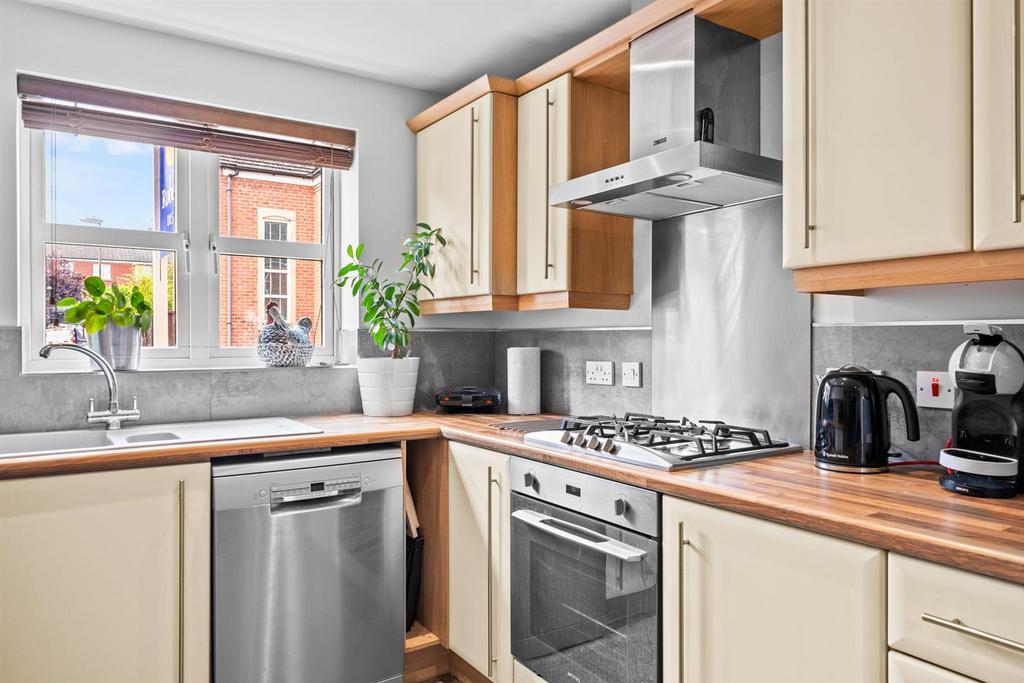 1-web-or-mls-9 CHEAL CLOSE FINISHED EDITS-7.JPG
