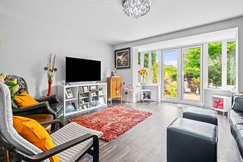 14-web-or-mls-9 CHEAL CLOSE FINISHED EDITS-10.JPG