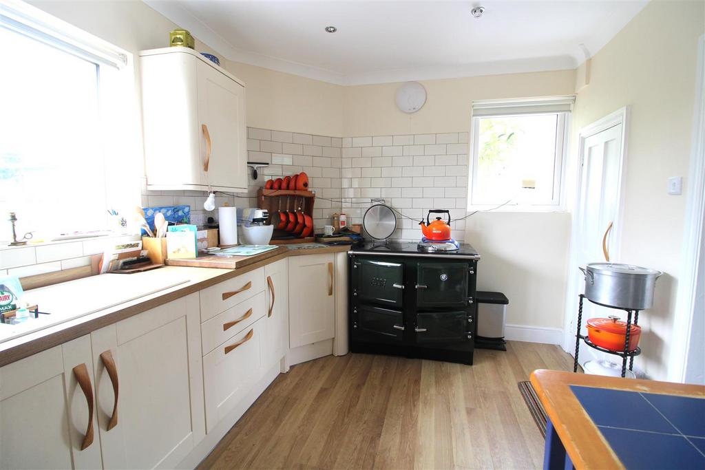 KITCHEN & DINING ROOM