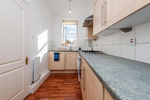 3 bedroom flat to rent, Fairfield Road, London