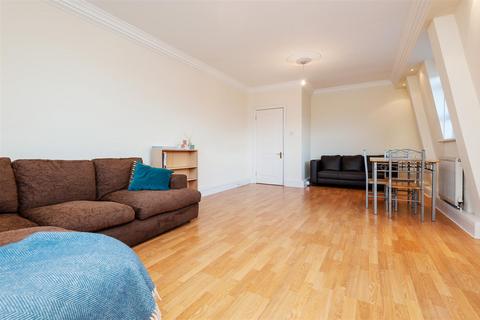 3 bedroom flat to rent, Fairfield Road, London