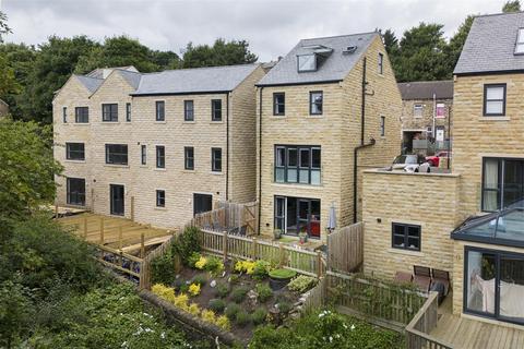 4 bedroom detached house for sale, Lowergate, Huddersfield