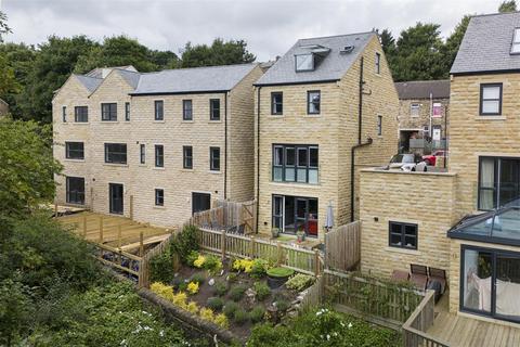 105 Lowergate, Huddersfield, HD3 4EP