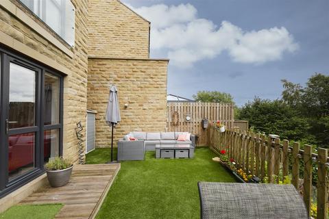 105 Lowergate, Huddersfield, HD3 4EP