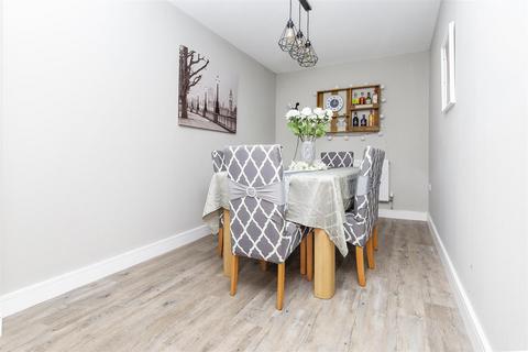 105 Lowergate, Huddersfield, HD3 4EP