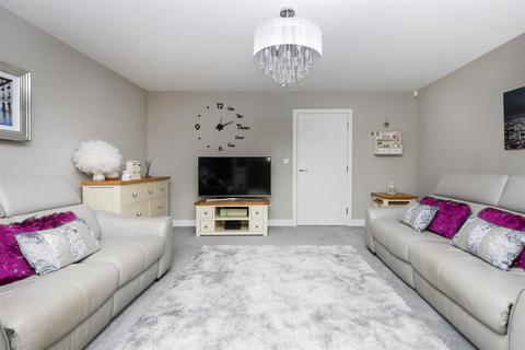 105 Lowergate, Huddersfield, HD3 4EP