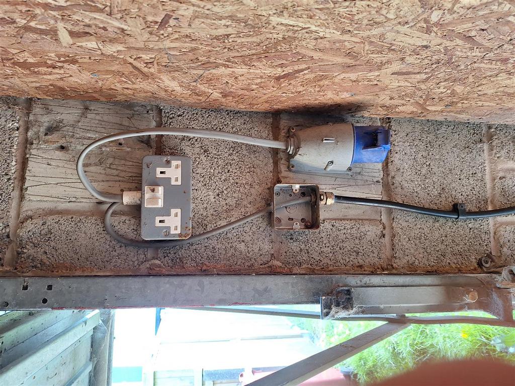Belthorn Road Garage pic 1.jpg
