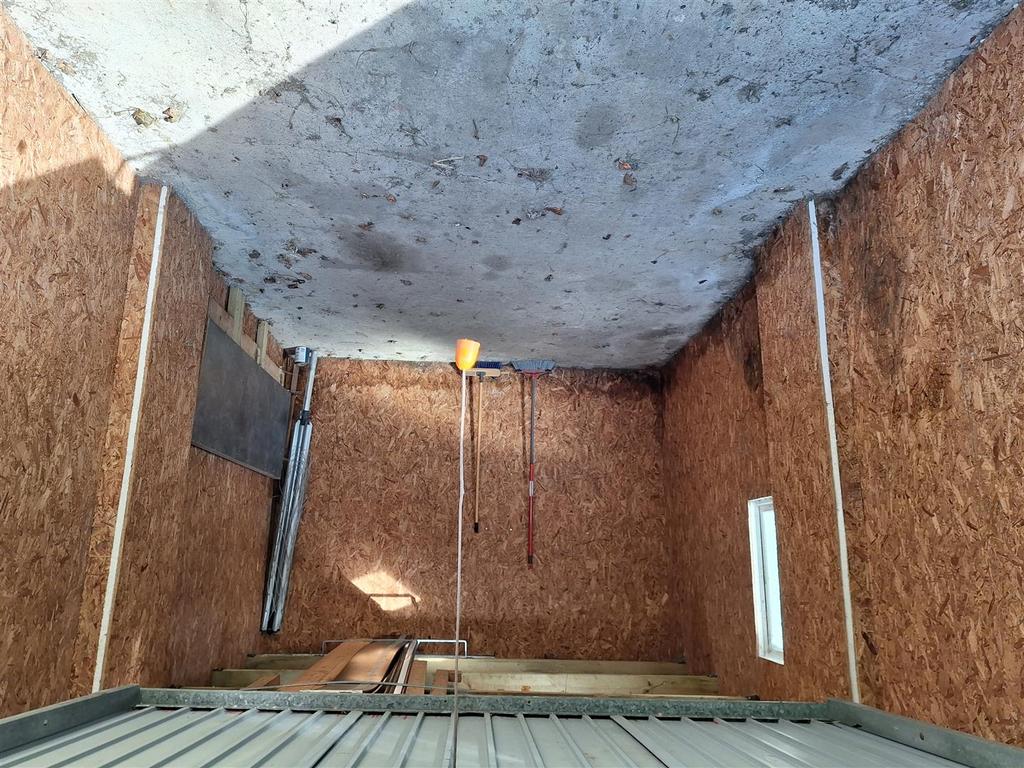 Belthorm Road Garage Pic 2.jpg
