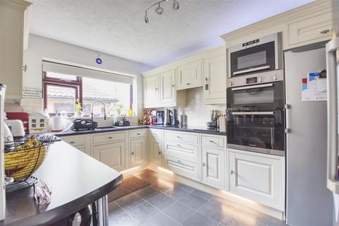 4 bedroom detached house for sale, Robin Hill, Bexhill on Sea