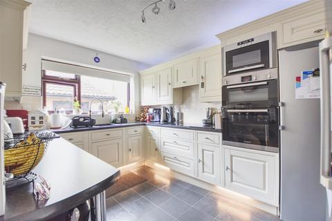 3 Robin Hill, Bexhill-on-sea, TN39 4QS