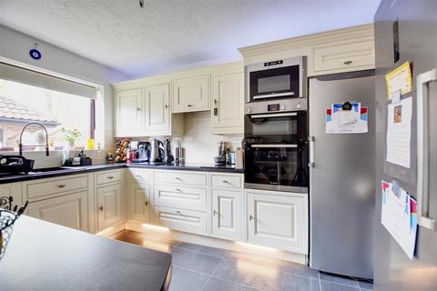 3 Robin Hill, Bexhill-on-sea, TN39 4QS