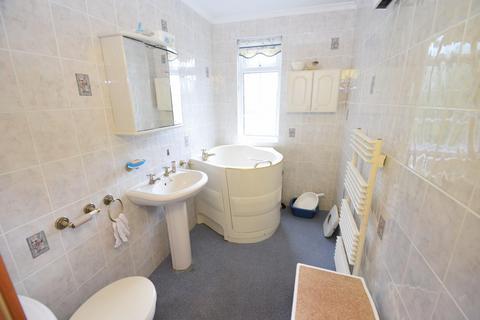 2 bedroom bungalow for sale, Wannock Lane, Eastbourne BN20