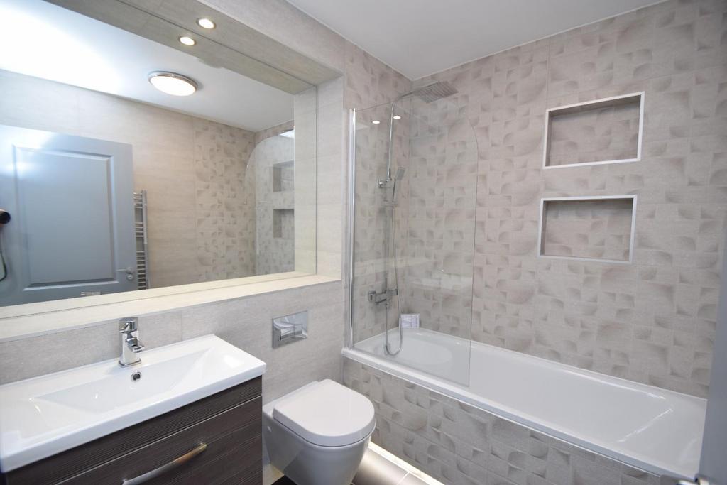 4 Berkeley House bath.JPG