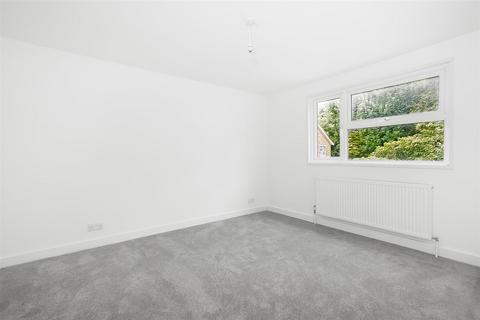 5 Roke Close, Kenley, CR8 5NL