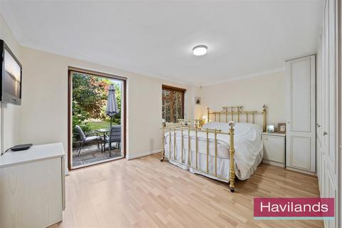 4 bedroom townhouse for sale, Hoppers Road, London