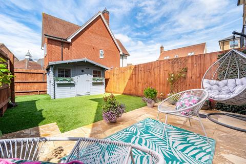 10 Buckthorn Road, Dunmow, CM6 1HZ