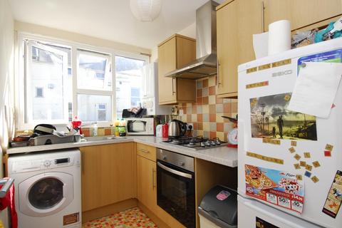 2 bedroom apartment to rent, Napier Terrace, Flat 3, Plymouth PL4