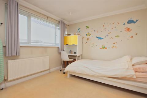 1 Welbeck Close, Borehamwood, WD6 1UG