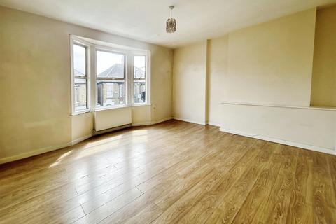 2 bedroom apartment to rent, High Street, Herne Bay