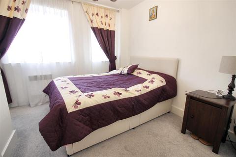 3 bedroom flat to rent, Coxhill Way, Aylesbury