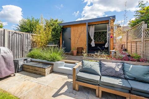 66 Edna Road, Raynes Park, London, SW20 8BT