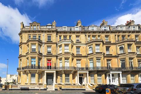 3 bedroom maisonette to rent, Kings Gardens, Hove