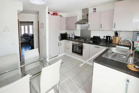 2 bedroom house for sale, Crocus Avenue, Minster On Sea