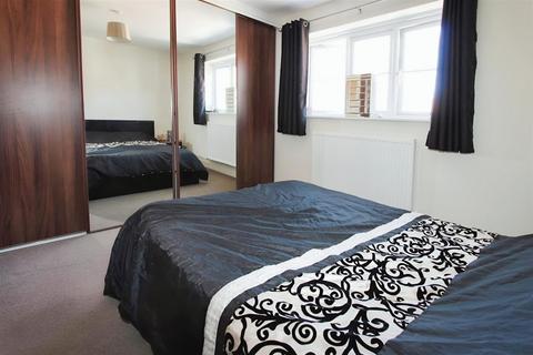 2 bedroom house for sale, Crocus Avenue, Minster On Sea