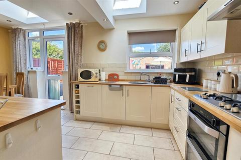 3 bedroom semi-detached house for sale, Chislehurst Avenue, Braunstone Town