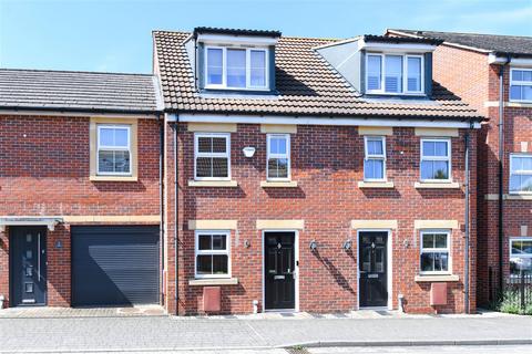 3 bedroom townhouse for sale, St. James Gardens, Trowbridge