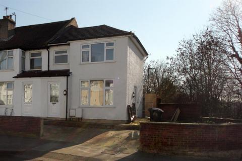 3 bedroom end of terrace house to rent, Studland Road, W7