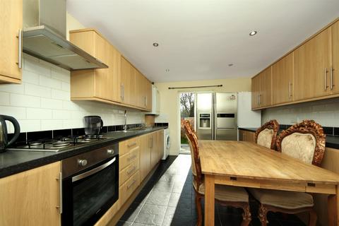 3 bedroom end of terrace house to rent, Studland Road, W7