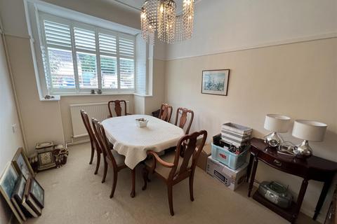 1 Brackenside, Wirral, CH60 7RX