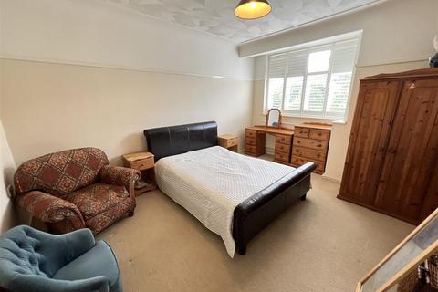 1 Brackenside, Wirral, CH60 7RX