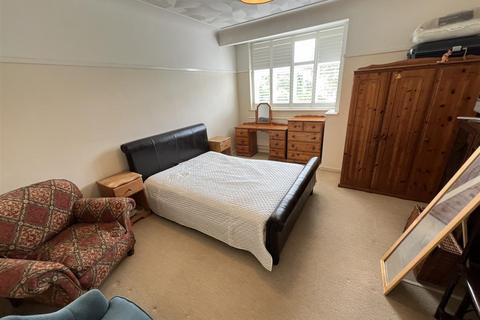 1 Brackenside, Wirral, CH60 7RX