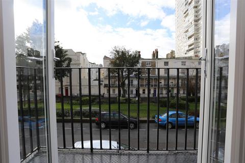 Studio to rent, Russell Square, Brighton