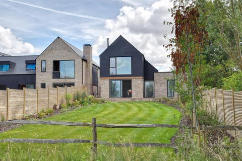 4 bedroom detached house for sale, Sandpiper Close, Appledore